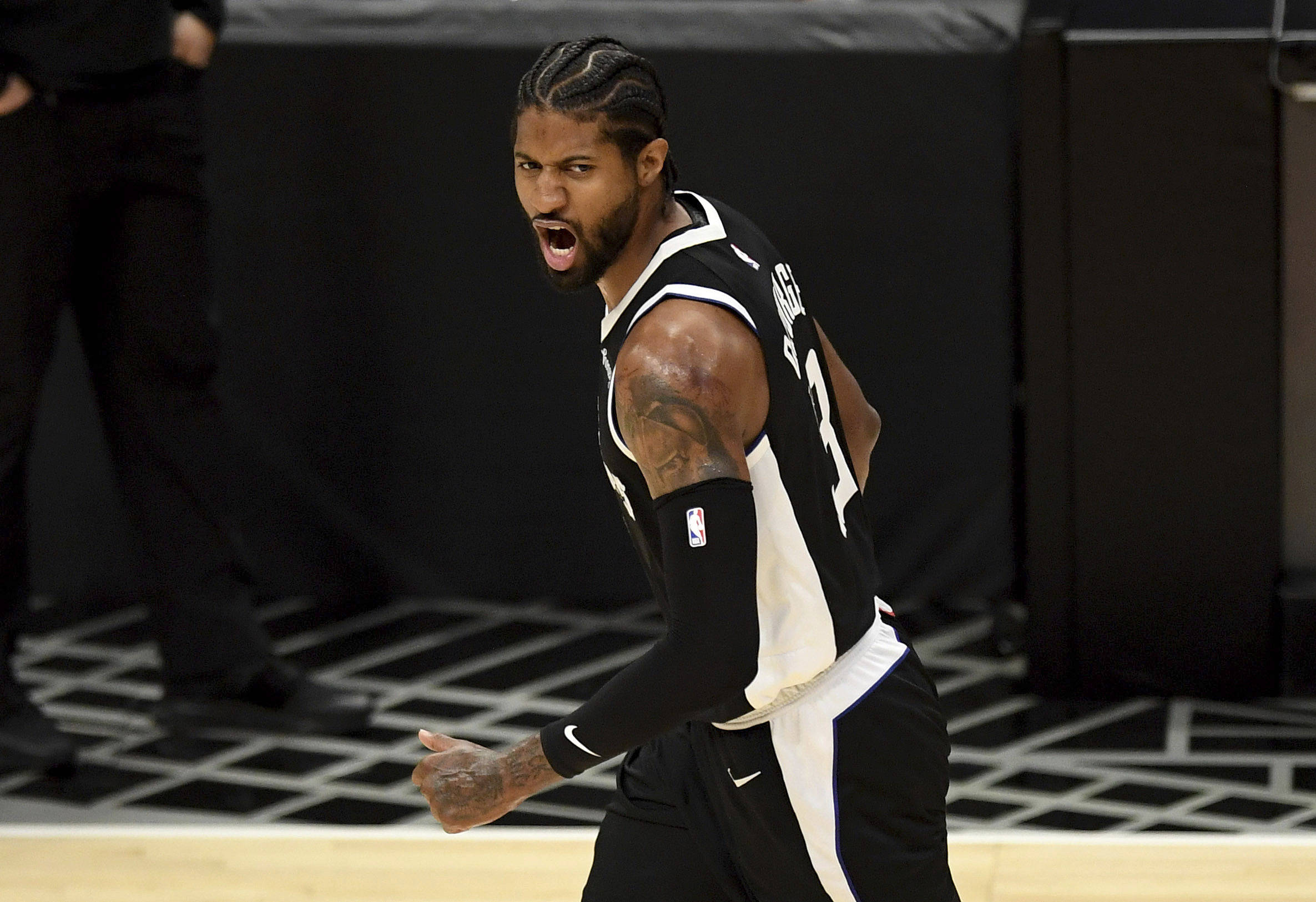 下路则在团 下路则在团