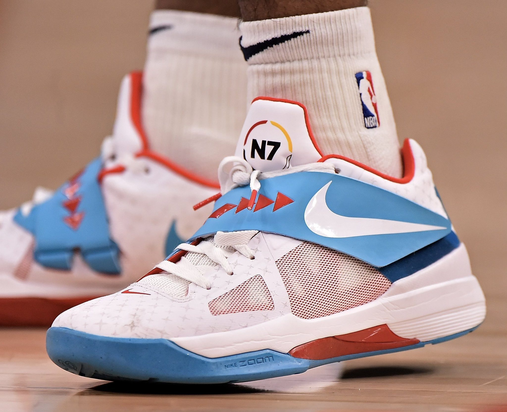 据与表现曲 据与表现曲