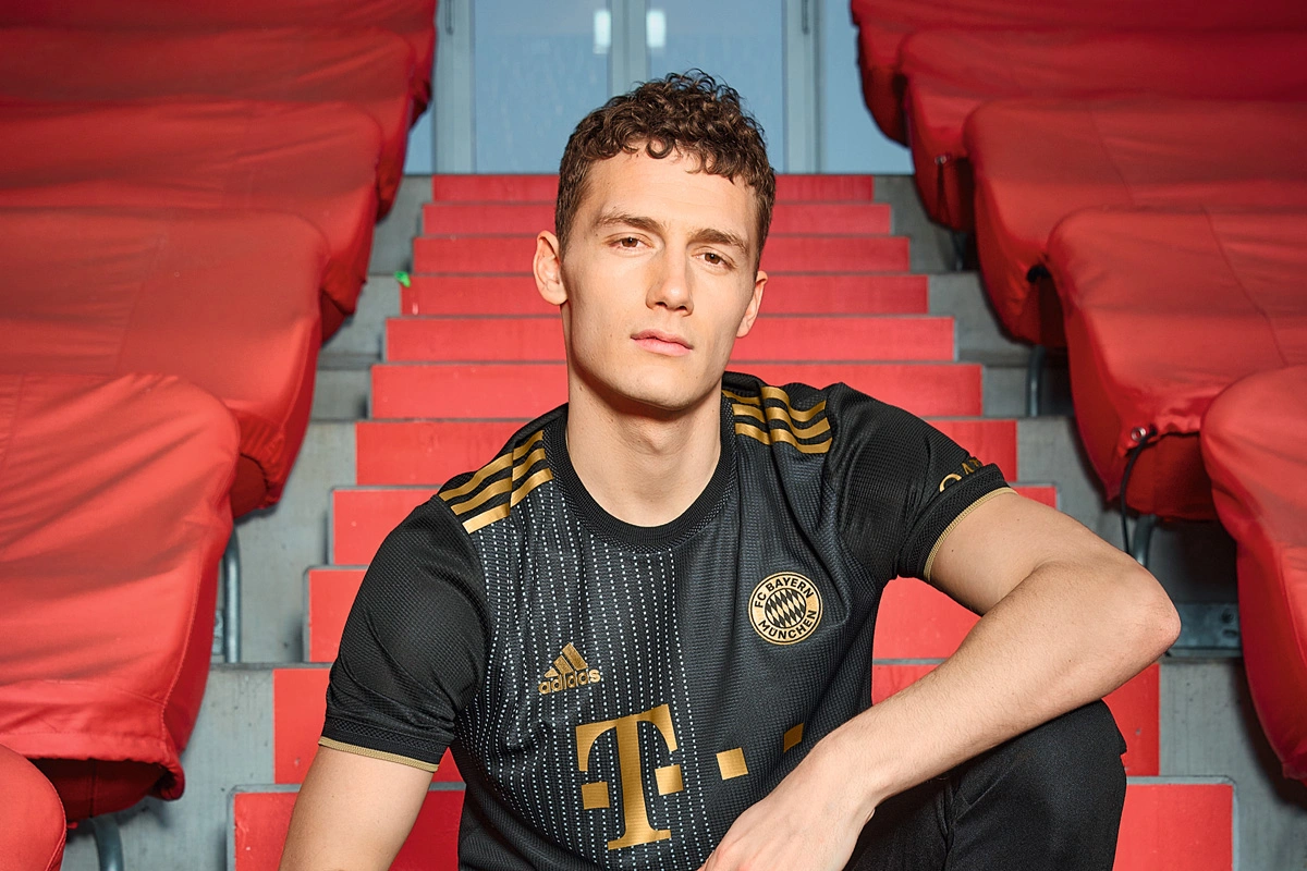 拿球半转身 拿球半转身